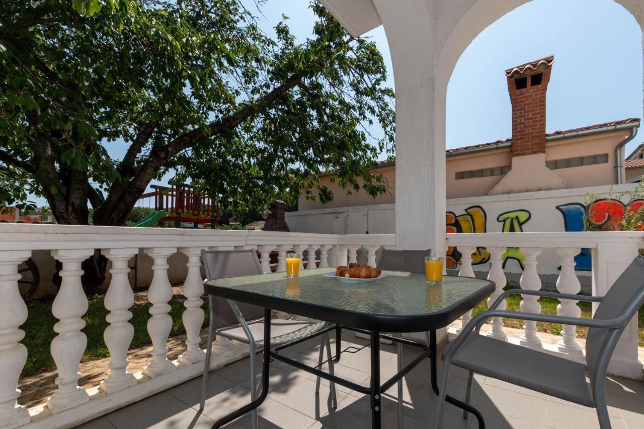 Villa Lucija Pjescana Uvala Exterior photo